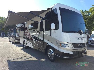 2025 Newmar Bay Star — front three-quarter view