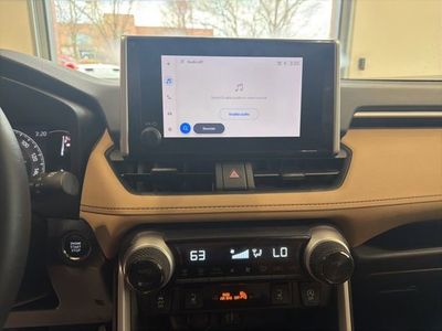 2024 Toyota RAV4 XLE - Photo 13