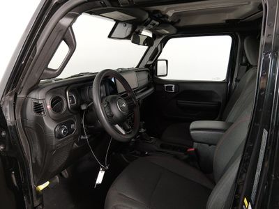 2024 Jeep Wrangler - Photo 19