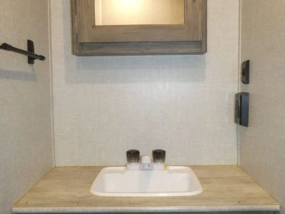 2022 Crossroads RV Zinger - Photo 14