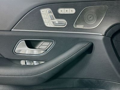 2025 Mercedes-Benz GLS - Photo 16