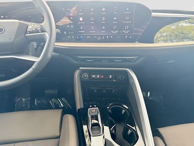 2025 Audi Q5 Sportback — photo 17 view