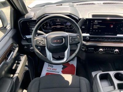 2025 GMC Sierra 1500 — detail view