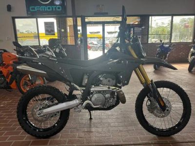 2026 Suzuki DR-Z4S — front three-quarter view