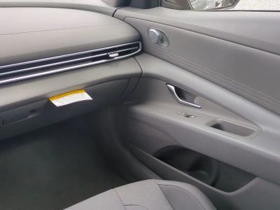 2026 Hyundai ELANTRA — photo 18 view