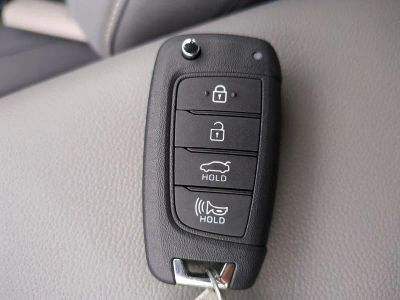 2026 Hyundai ELANTRA — photo 32 view