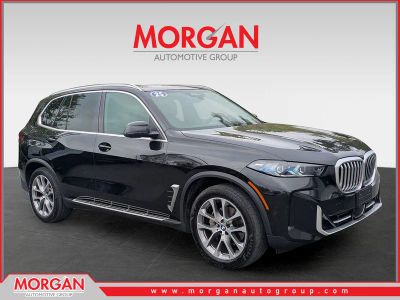 2025 BMW X5 xDrive40i in Black — front three-quarter view