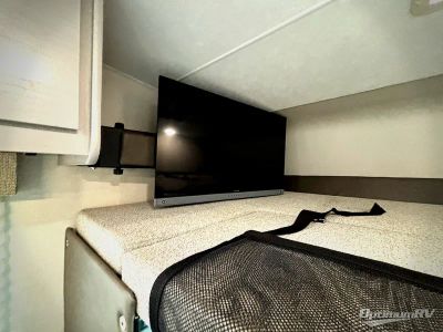 2025 Coachmen Freelander — photo 12 view