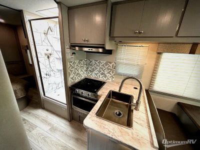 2025 Coachmen Freelander — photo 15 view