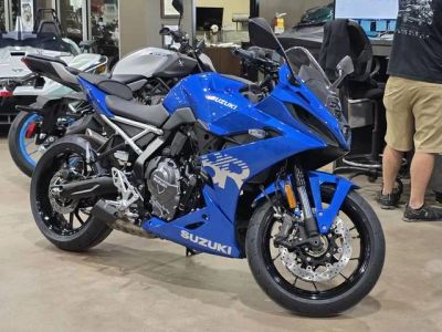 2026 Suzuki GSX-8R — front three-quarter view
