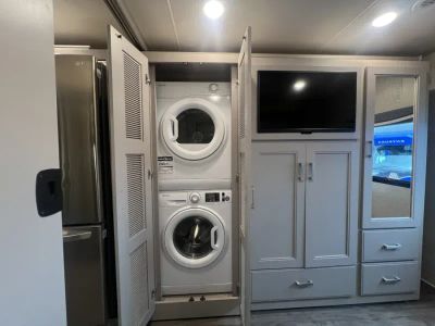 2023 Thor Motor Coach PASADENA — photo 20 view