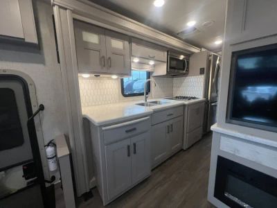 2023 Thor Motor Coach PASADENA — photo 8 view