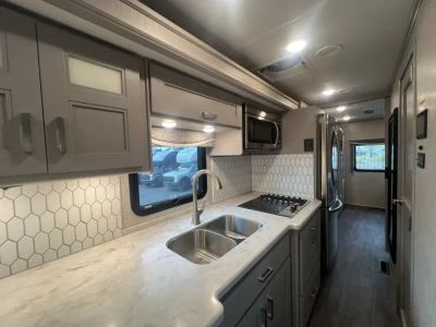 2023 Thor Motor Coach PASADENA — photo 7 view