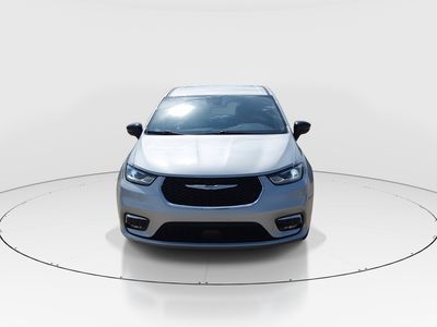 2024 Chrysler Pacifica — side profile view