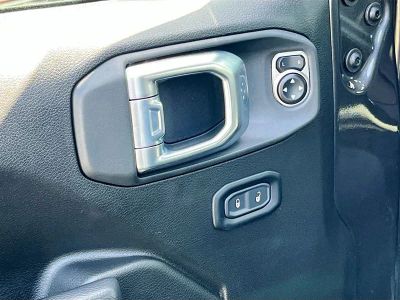 2024 Jeep Wrangler — photo 17 view