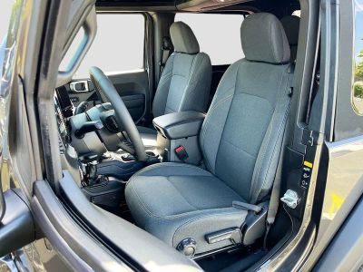2024 Jeep Wrangler — photo 20 view