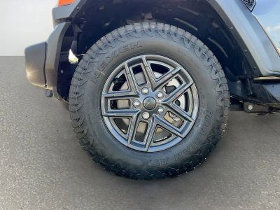2024 Jeep Wrangler — photo 28 view