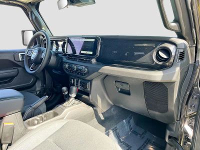 2024 Jeep Wrangler — photo 27 view