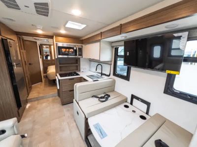2027 Thor Motor Coach QUANTUM — photo 7 view