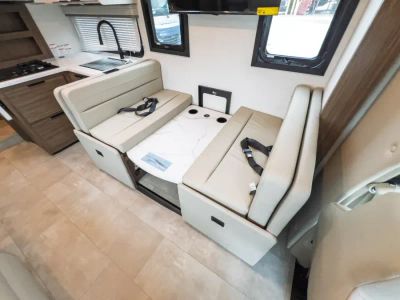 2027 Thor Motor Coach QUANTUM — photo 8 view