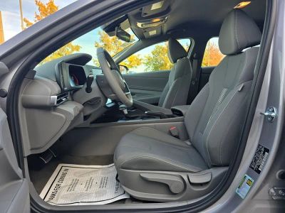 2025 Hyundai Elantra - Photo 17