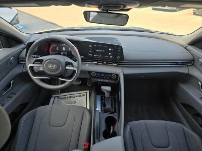 2025 Hyundai Elantra - Photo 19