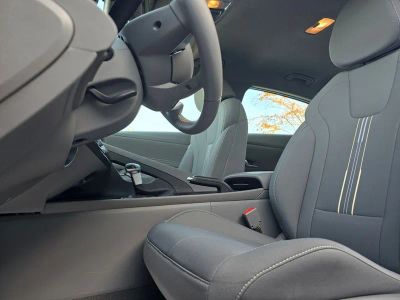 2025 Hyundai Elantra - Photo 18