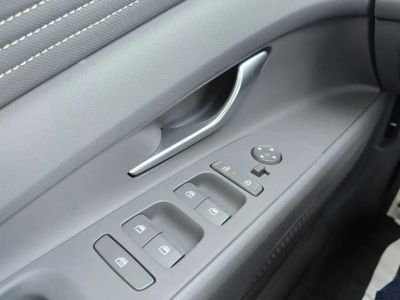 2025 Hyundai Elantra - Photo 13