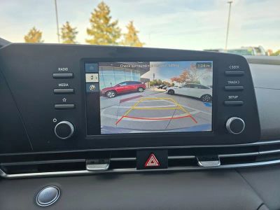 2025 Hyundai Elantra - Photo 16