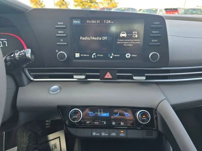 2025 Hyundai Elantra - Photo 10