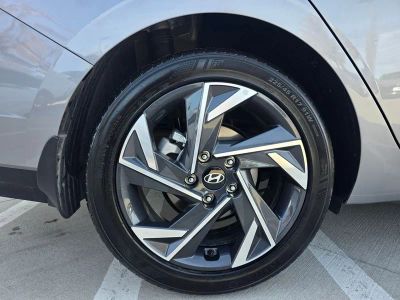 2025 Hyundai Elantra - Photo 5
