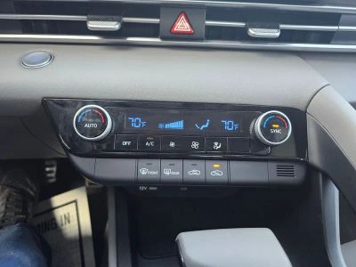2025 Hyundai Elantra - Photo 11