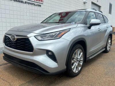 2021 Toyota Highlander - Photo 1