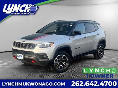 2025 Jeep Compass Trailhawk in Silver Zynith Metallic Clearcoat — front three-quarter view