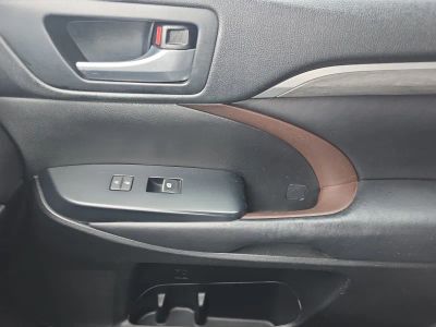 2017 Toyota Highlander - Photo 21