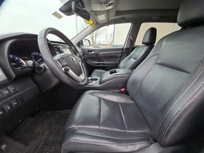 2017 Toyota Highlander - Photo 9