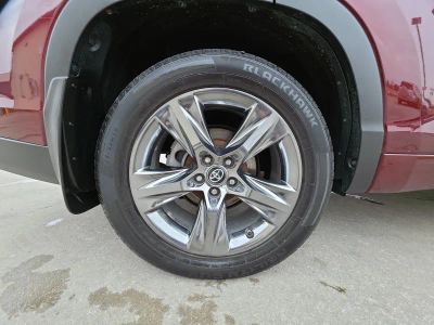2017 Toyota Highlander - Photo 16