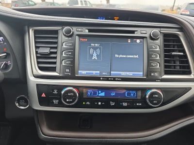 2017 Toyota Highlander - Photo 11