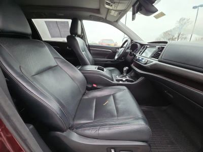 2017 Toyota Highlander - Photo 15