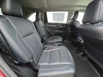 2017 Toyota Highlander - Photo 14