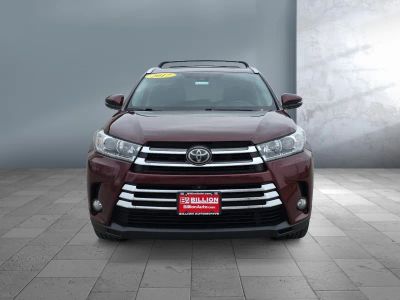 2017 Toyota Highlander - Photo 2