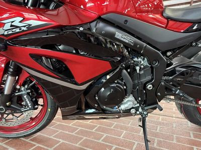 2025 Suzuki GSX-R1000 - Photo 12