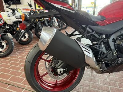 2025 Suzuki GSX-R1000 - Photo 20