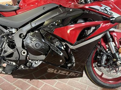 2025 Suzuki GSX-R1000 - Photo 11