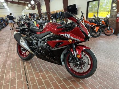 2025 Suzuki GSX-R1000 - Photo 3