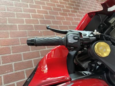 2025 Suzuki GSX-R1000 - Photo 15
