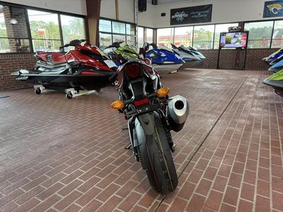 2025 Suzuki GSX-R1000 - Photo 8