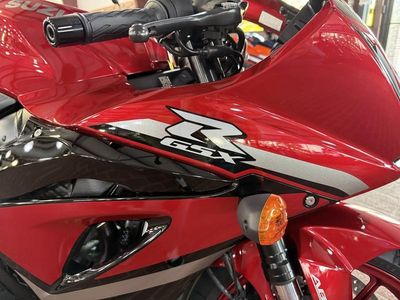 2025 Suzuki GSX-R1000 - Photo 10