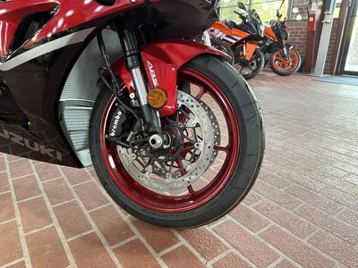 2025 Suzuki GSX-R1000 - Photo 18