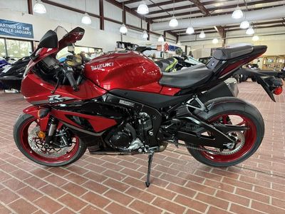 2025 Suzuki GSX-R1000 - Photo 6